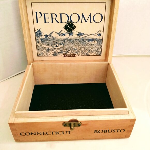 Suenos de Saundra Upcycled Collection, Perdomo Cigar Box Purse - Picture 11 of 15